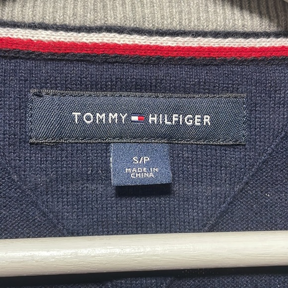 Tommy Hilfiger sweater - Picture 2 of 3